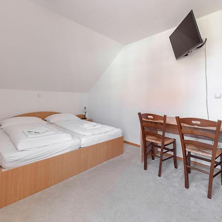 Gostilna Logar Hotel Hotemaze ภายนอก รูปภาพ